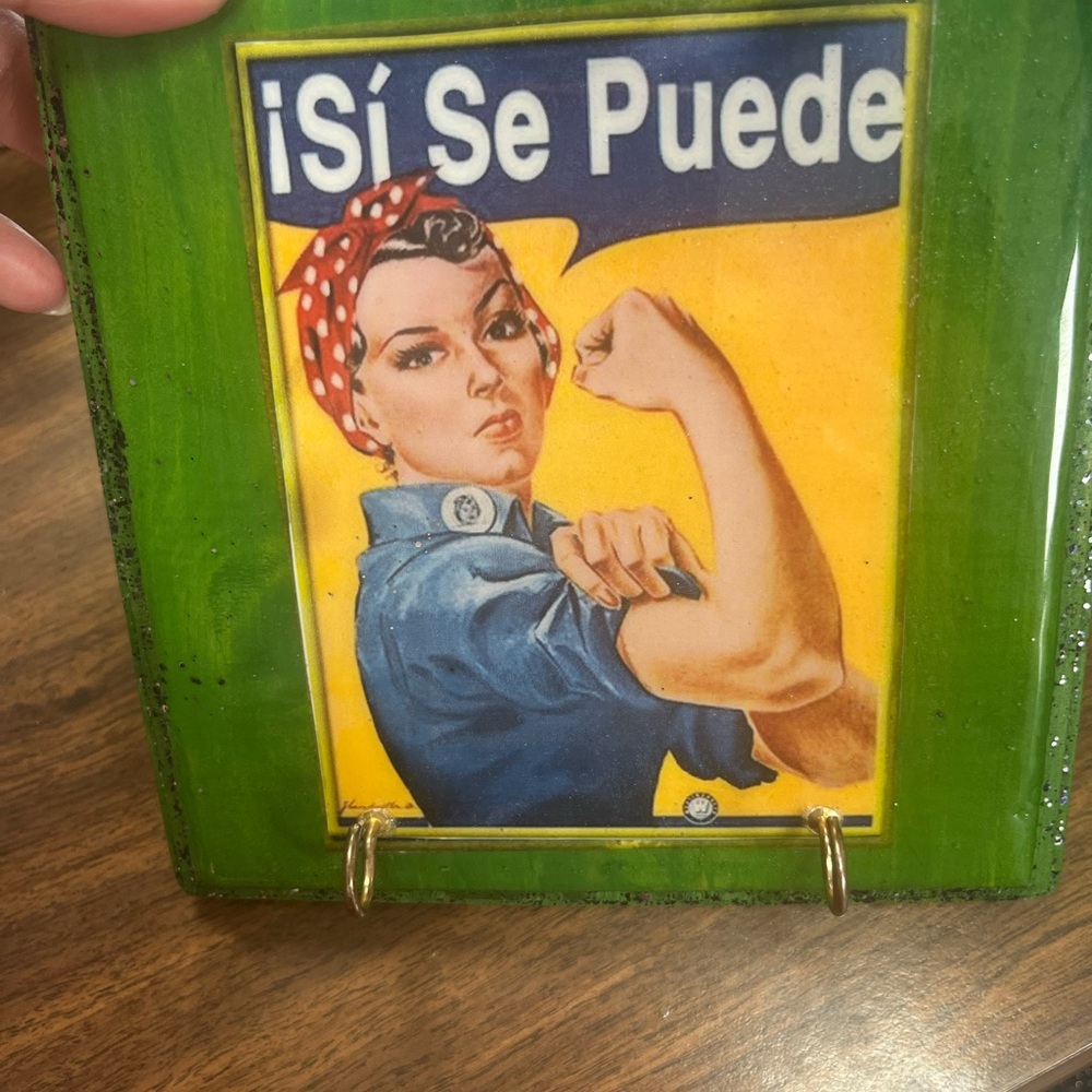 Green 'Sí Se Puede' Decorative Plaque - Feminist/ Chicana/ Mexican-American Art